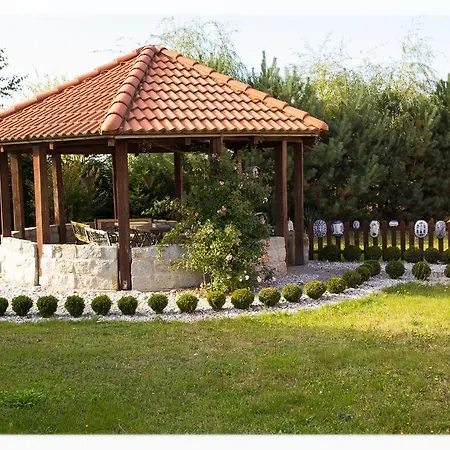 Biała Róża Nocleg ze śniadaniem 3*